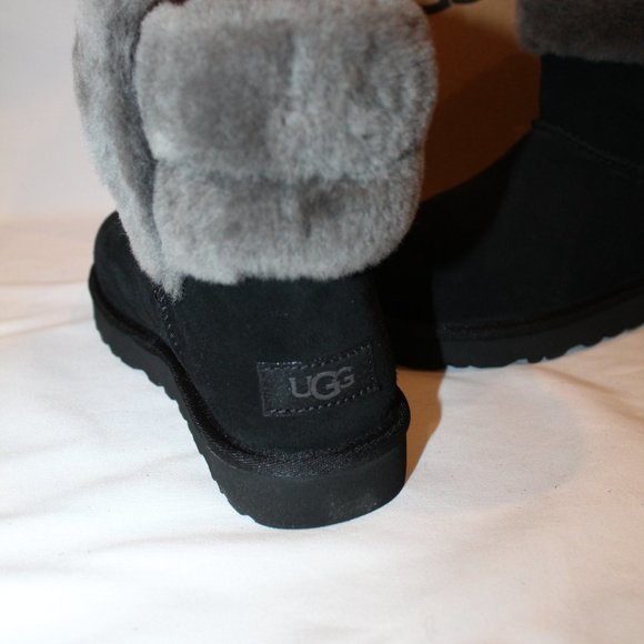 NIB UGG SANIYA MINI SUEDE SHEARLING LINED ANKLE BOOTS BLACK GRAY - Picture 5 of 6